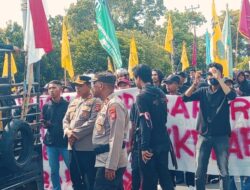 Kapolres Pohuwato Pikat Perhatian, Jalan Bersama Rombongan Massa Aksi