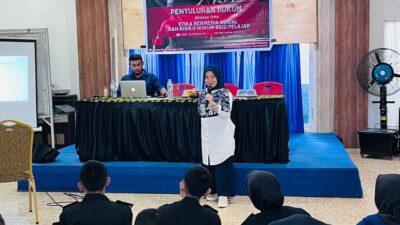 Bahas Risiko Hukum Medsos, Mahasiswa Hukum Unisan Gelar Penyuluhan di SMK Bina Taruna