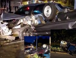 Dua Mobil Bertabrakan di Jalan A.A. Maramis Manado, Pick-Up Terbalik
